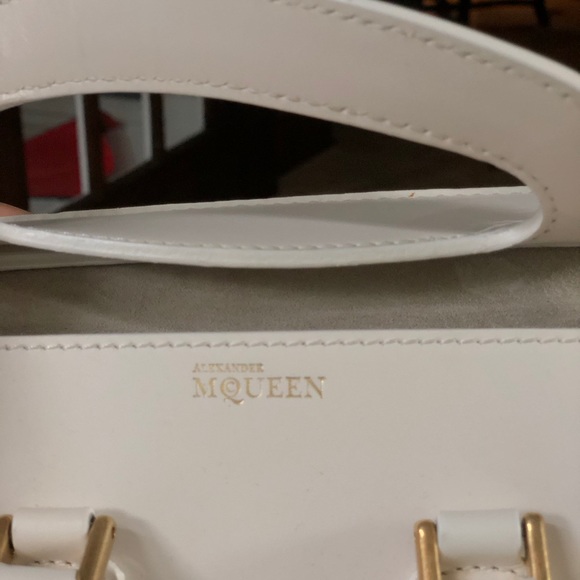 BRAND NEW ALEXANDER MCQUEEN CROSSBODY BAG - Picture 2 of 8